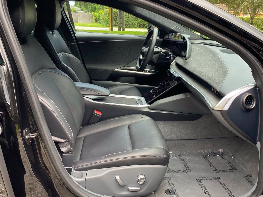 Used 2024 Lucid Air Pure RWD image 17