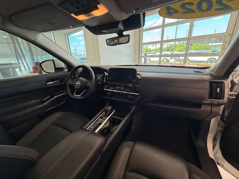 Used 2024 Nissan Pathfinder SL w/ SL Premium Package FWD image 27