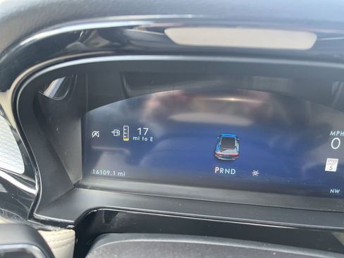 Used 2025 Lincoln Corsair AWD w/ Equipment Group 101A image 8