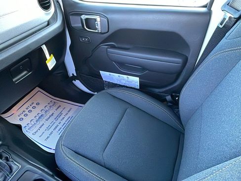 New 2025 Jeep Gladiator Sport image 13