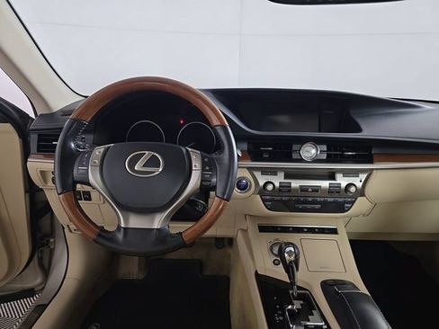 Used 2013 Lexus ES 300h w/ Luxury Pkg FWD image 12