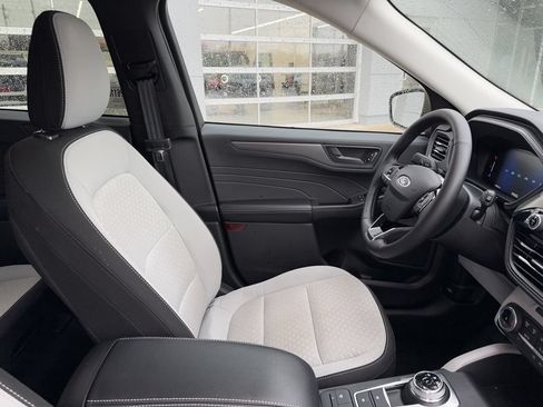 Used 2025 Ford Escape Active w/ Cold Weather Package FWD image 29
