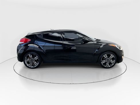 Used 2017 Hyundai Veloster Value Edition image 9