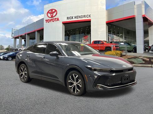 Used 2025 Toyota Crown XLE image 36