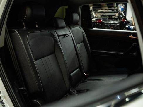 Used 2022 Volkswagen Tiguan SE image 12