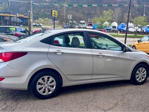 Used 2016 Hyundai Accent SE image 4
