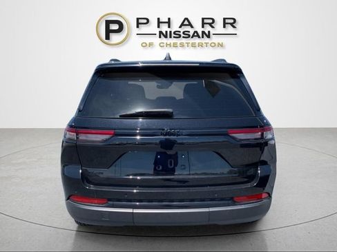 Used 2025 Jeep Grand Cherokee Altitude AWD/4WD image 4