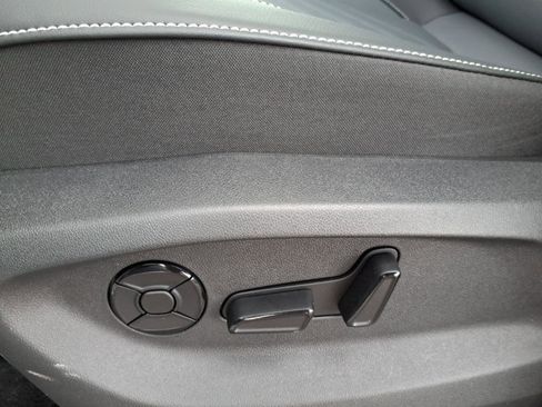 New 2026 Volkswagen Tiguan SE R-Line image 11