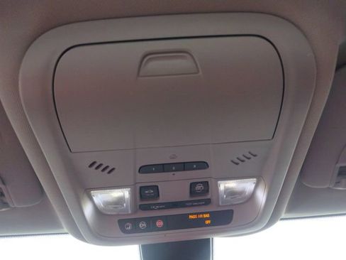 Used 2018 Chevrolet Equinox Premier image 42