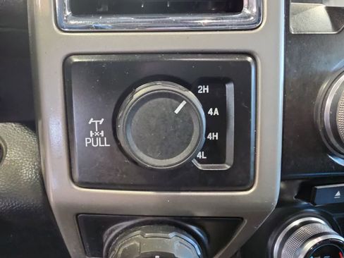 Used 2016 Ford F150 Lariat w/ Equipment Group 502A Luxury AWD/4WD image 32