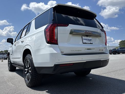 Used 2021 GMC Yukon AT4 w/ AT4 Premium Package AWD/4WD image 8