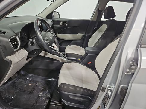Used 2022 Hyundai Venue SEL image 10