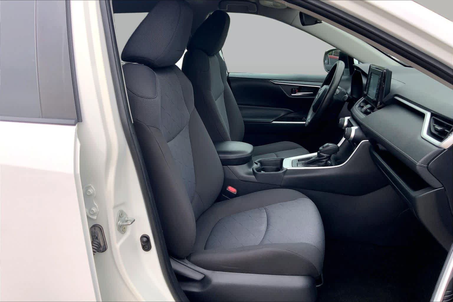 Used 2020 Toyota RAV4 XLE FWD image 9