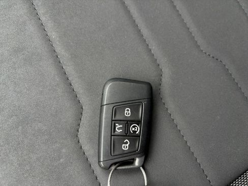 Used 2025 Volkswagen Taos SE AWD/4WD image 27