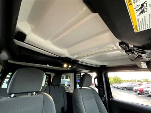 Used 2024 Jeep Wrangler Sahara image 22