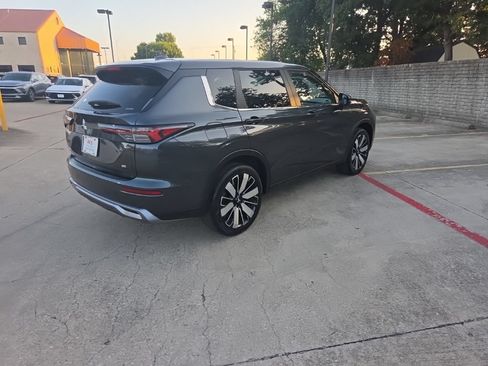 Used 2025 Mitsubishi Outlander AWD image 7