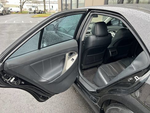 Used 2011 Toyota Camry SE w/ Sport Leather Pkg image 8