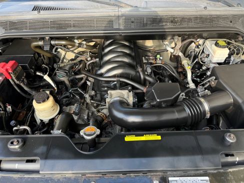 Used 2011 Nissan Titan S w/ S Popular Equipment Pkg AWD/4WD image 9
