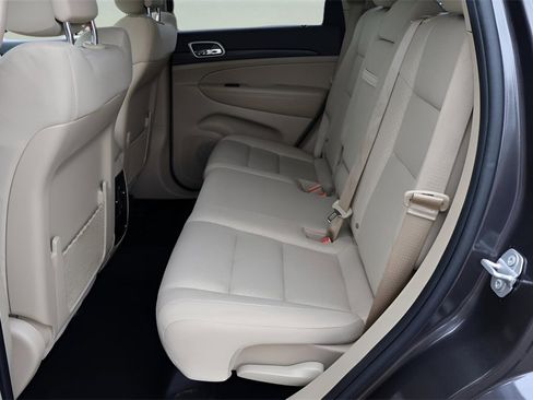 Used 2019 Jeep Grand Cherokee Laredo image 13