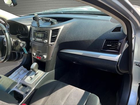 Used 2013 Subaru Outback 2.5i Premium AWD/4WD image 25