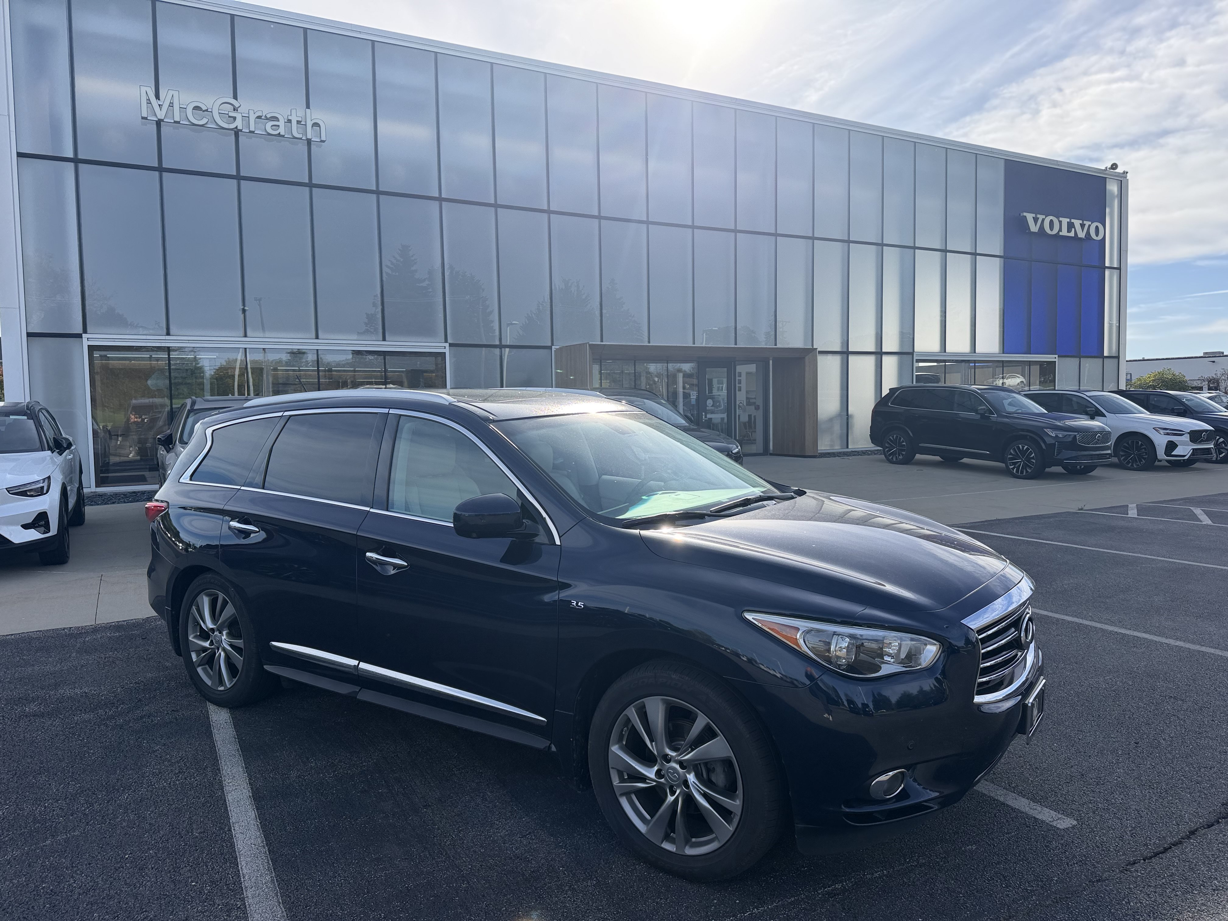 Used 2015 INFINITI QX60 Luxe w/ Deluxe Touring Package AWD/4WD image 3
