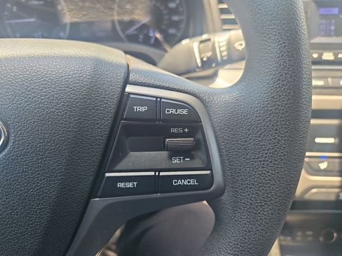 Used 2018 Hyundai Elantra SE FWD image 27