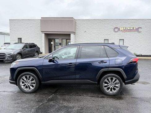 Used 2021 Toyota RAV4 XLE Premium AWD/4WD image 8