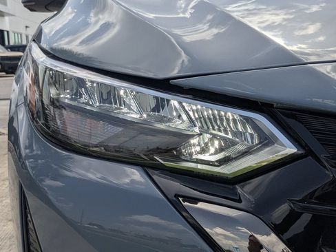 Used 2025 Nissan Sentra SR w/ SR Premium Package FWD image 11