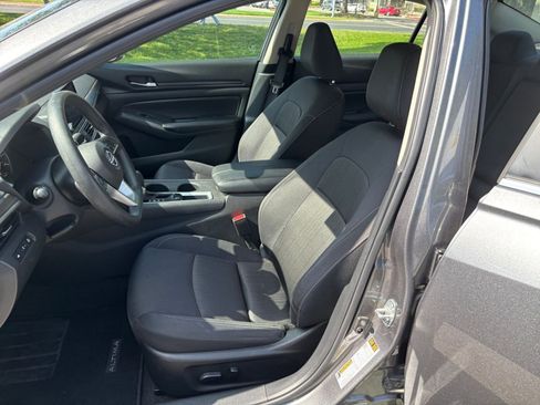 Used 2025 Nissan Altima 2.5 SV FWD image 31