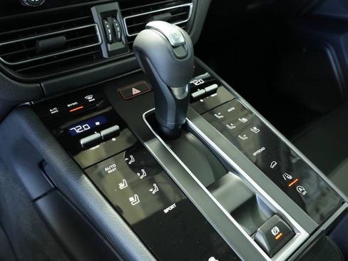 Certified 2026 Porsche Macan AWD/4WD image 24