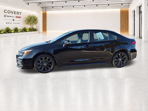 Used 2023 Toyota Corolla SE FWD image 5