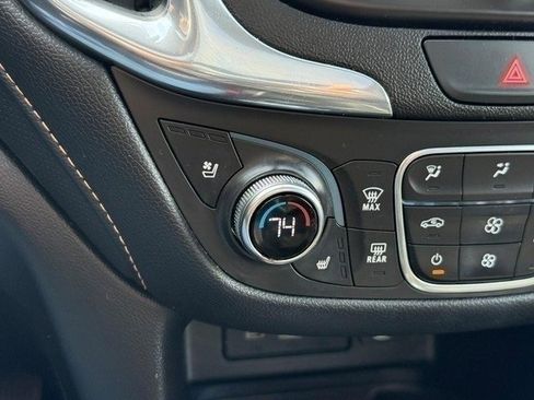 Used 2019 Chevrolet Equinox Premier image 25