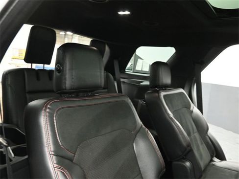 Certified 2018 Ford Explorer XLT w/ Equipment Group 202A image 26