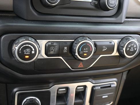 Used 2020 Jeep Wrangler Sport image 21