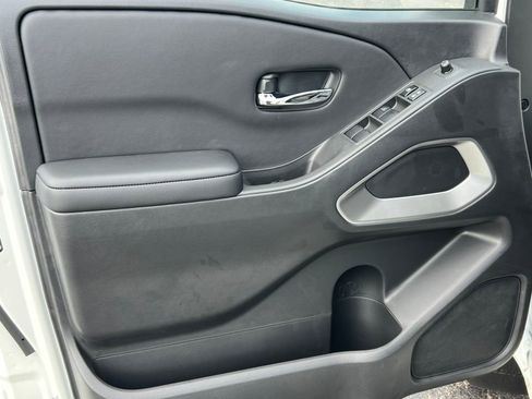 Used 2025 Nissan Frontier SV image 13