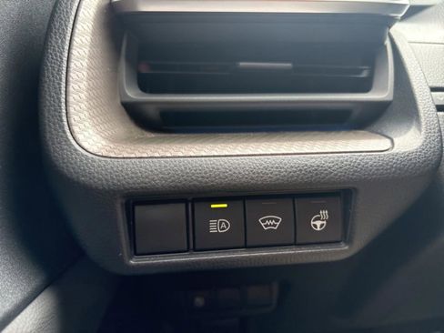 Used 2023 Toyota Prius XLE FWD image 21