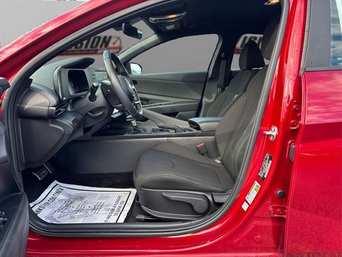 Certified 2025 Hyundai Elantra Sport image 9