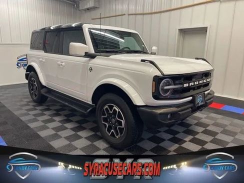 Used 2025 Ford Bronco Outer Banks AWD/4WD image 1