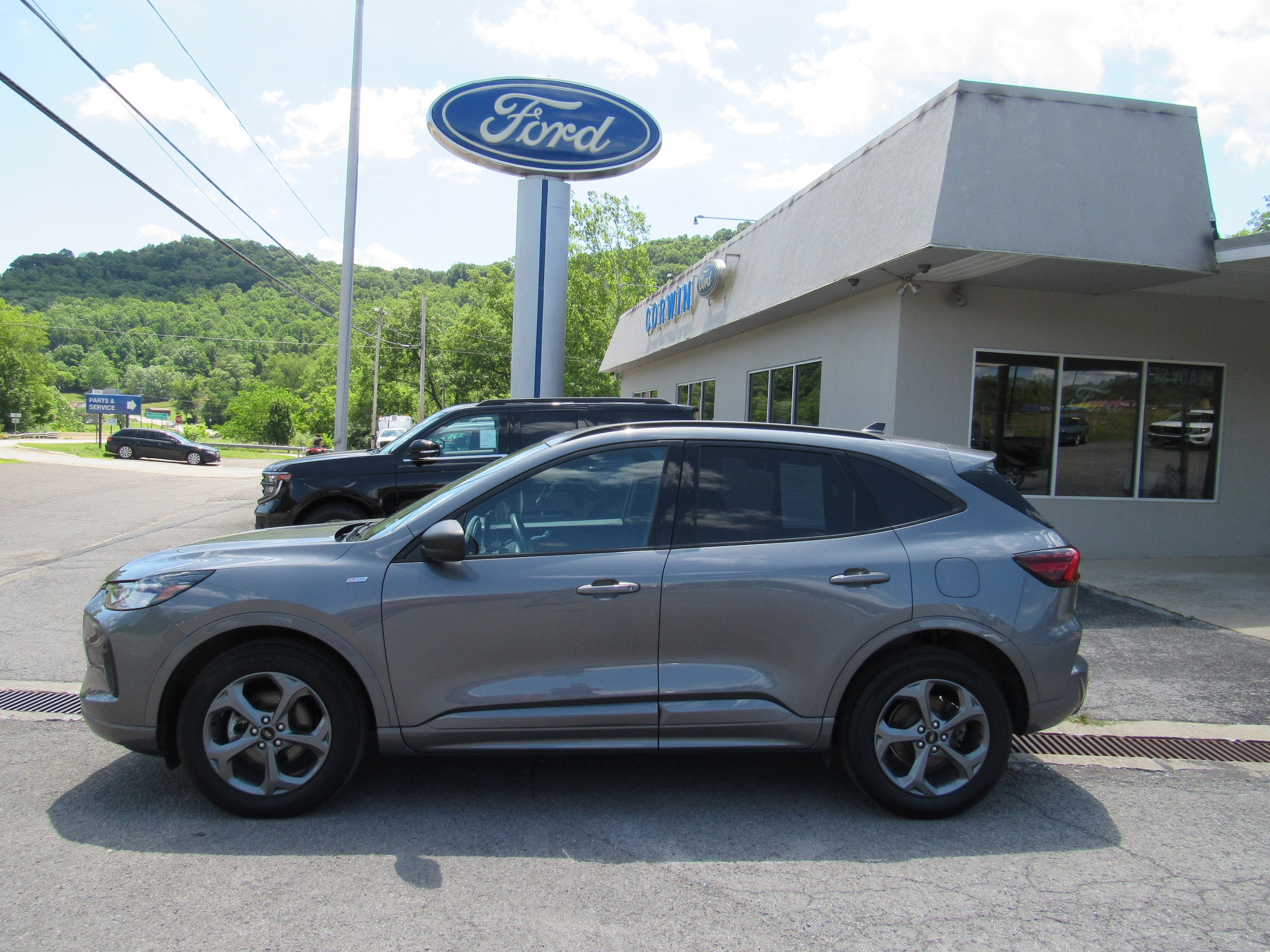 Used 2024 Ford Escape ST-Line w/ Tech Pack #1 AWD/4WD image 2