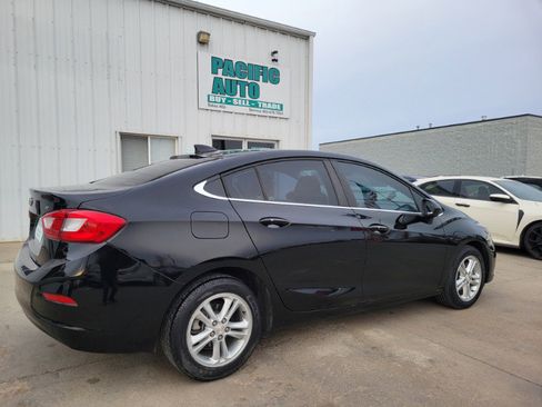 Used 2018 Chevrolet Cruze LT w/ Convenience Package image 7