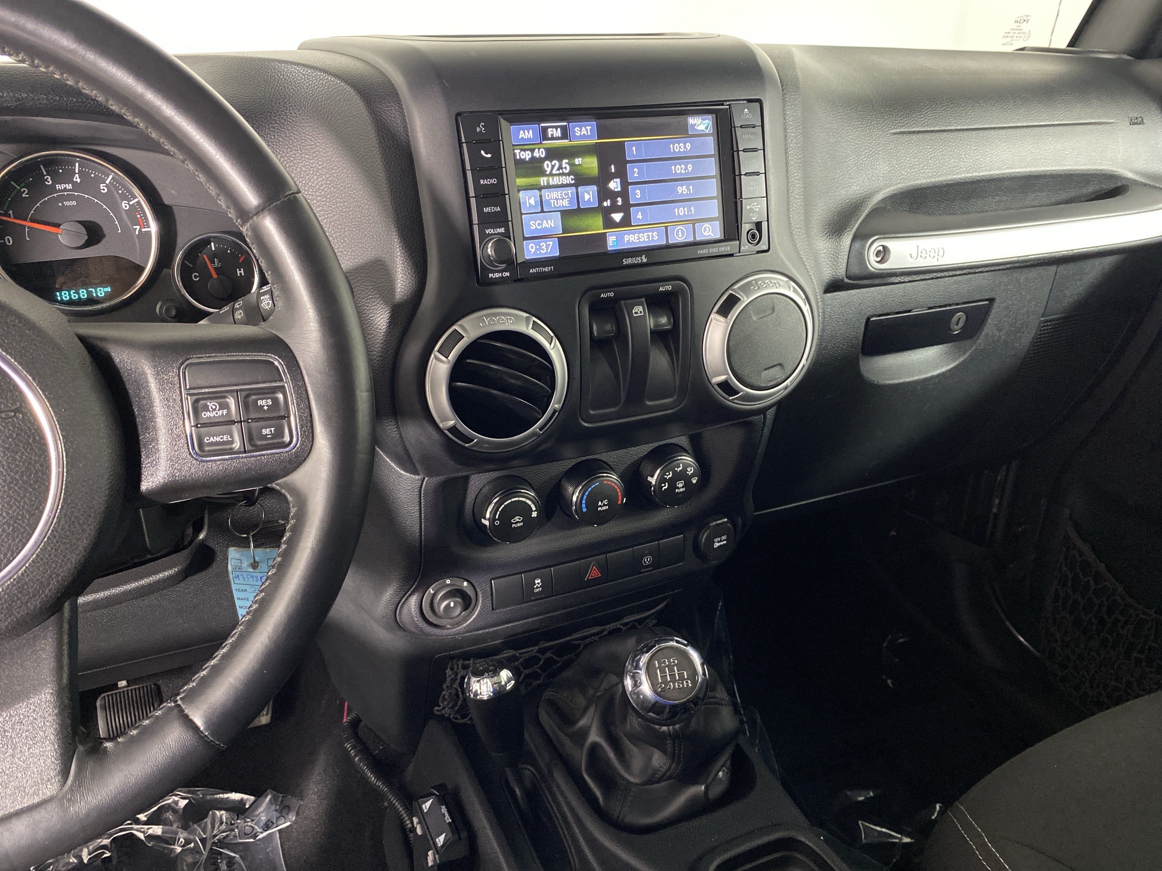 Used 2016 Jeep Wrangler Rubicon w/ Dual Top Group AWD/4WD image 23