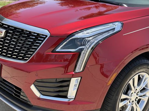 Used 2020 Cadillac XT5 Premium Luxury FWD image 9