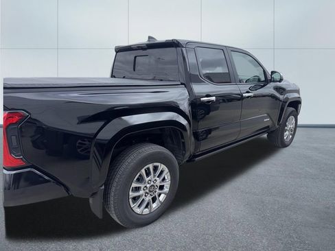 Used 2024 Toyota Tacoma Limited w/ Limited Package (LT) image 3