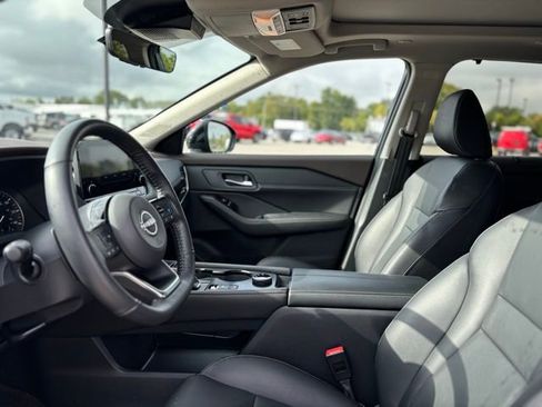 Used 2023 Nissan Rogue SL w/ SL Premium Package image 13