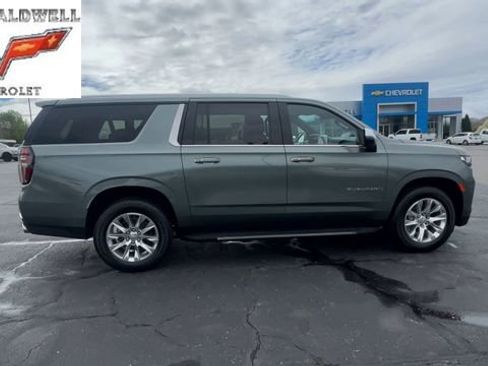 Used 2023 Chevrolet Suburban Premier image 9