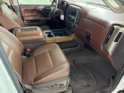 Used 2017 Chevrolet Silverado 1500 High Country image 49