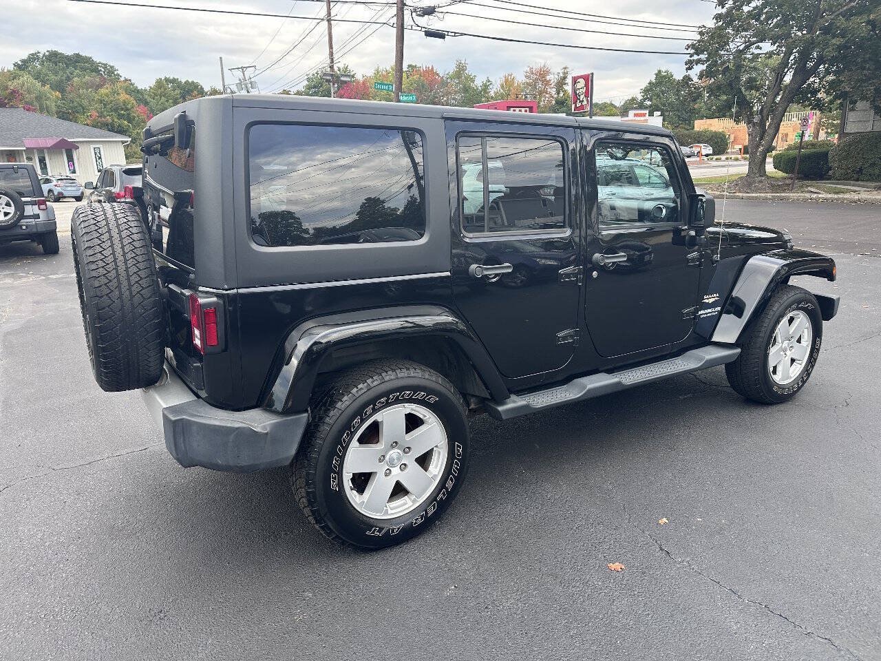 Used 2012 Jeep Wrangler Unlimited Sahara AWD/4WD image 4