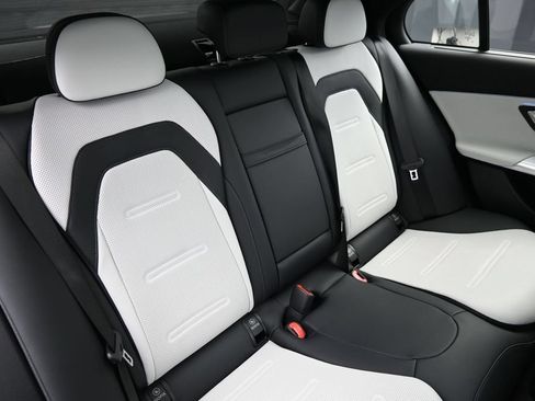 Used 2026 Mercedes-Benz E 53 AMG e 4MATIC Sedan image 26