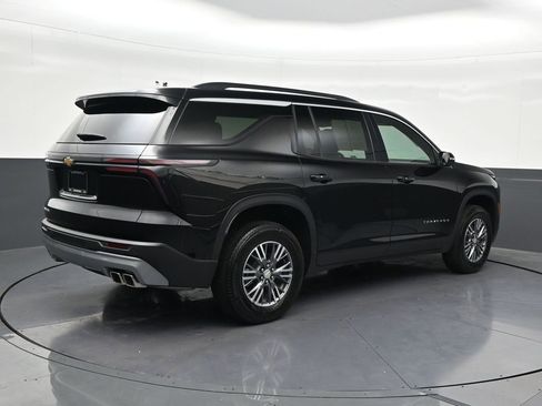 Used 2025 Chevrolet Traverse LT FWD image 5