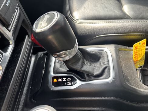 Used 2020 Jeep Wrangler Unlimited Sahara image 23